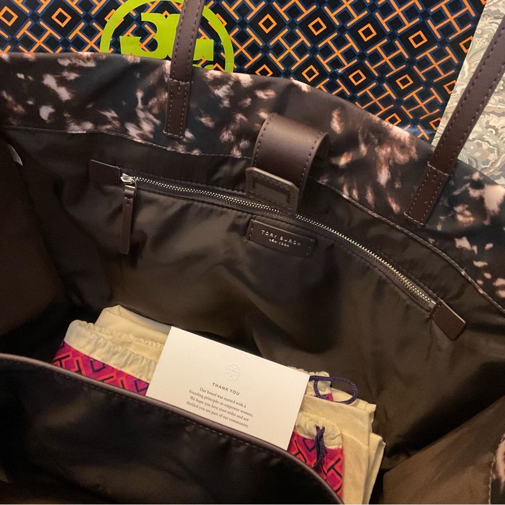 NWOT Tory Burch Ella Print Fall Down Tote Bag - Picture 10 of 16